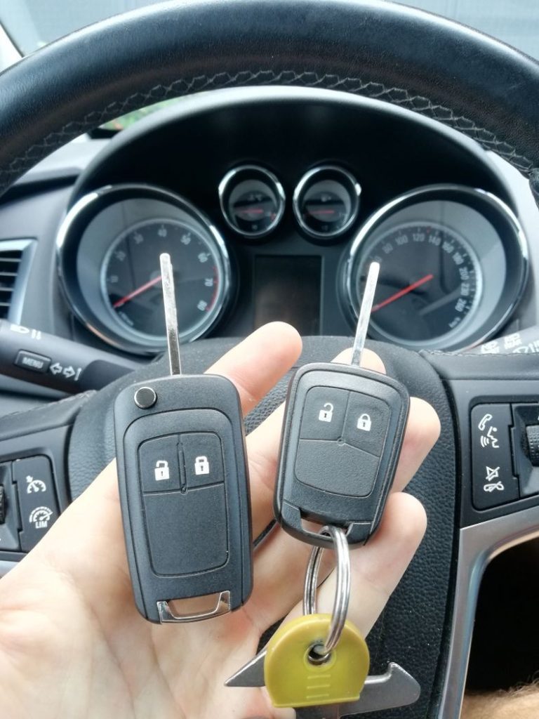 zamenjava ohišja popravilo avto ključev ključi2go
